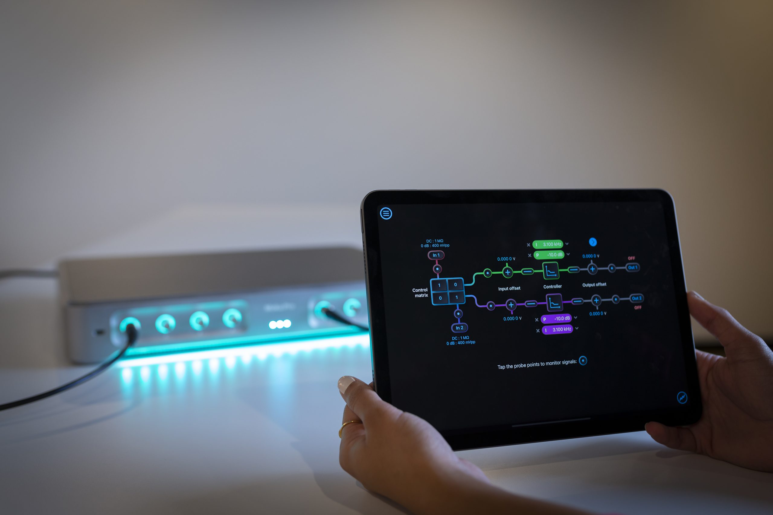 Moku PID Controller running on an iPad with Moku:Pro in the background